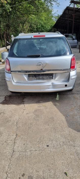 Piese Auto din Dezmembrari Opel Astra H 2005 1.8 benzină