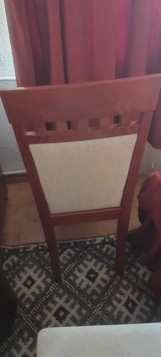 Продавам 4 броя масивни букови стола