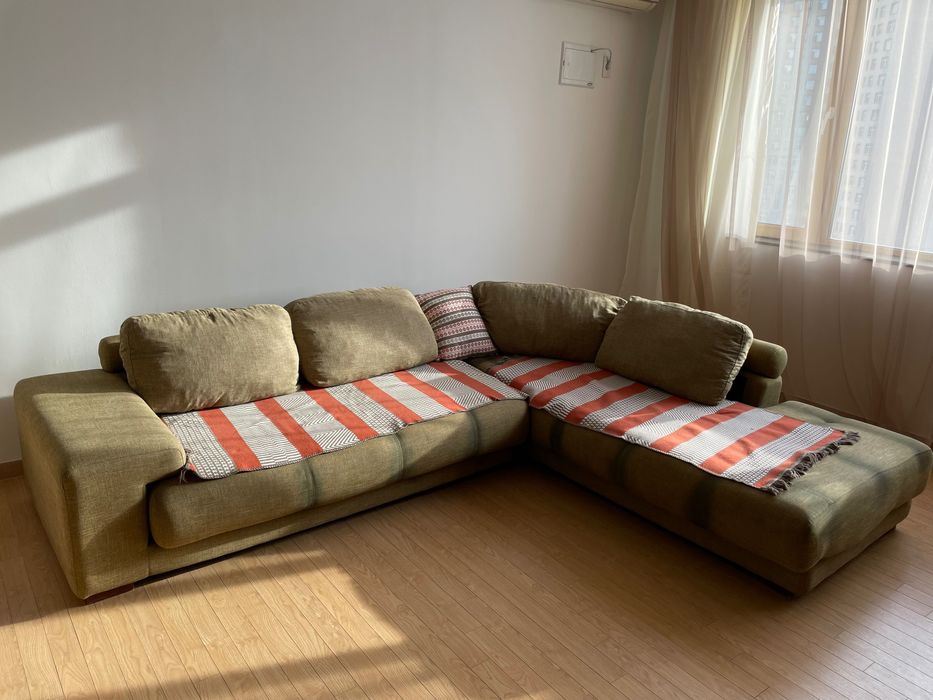 Угловой диван б/у четырехместный