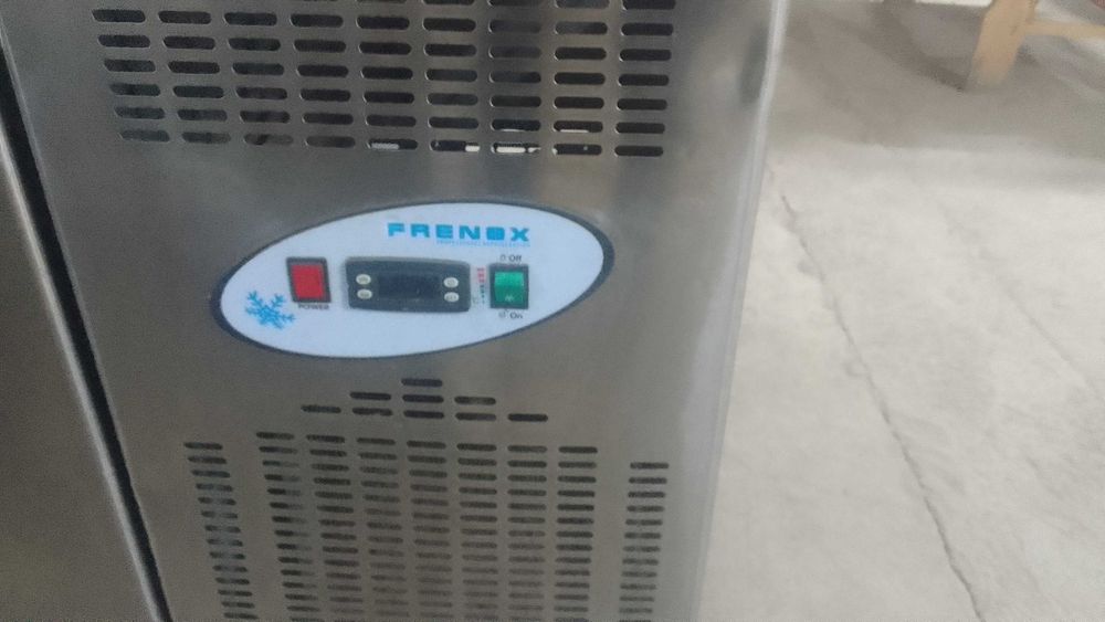 Стол холодильник, стол холодильник с рабочей зоной , оборудование.