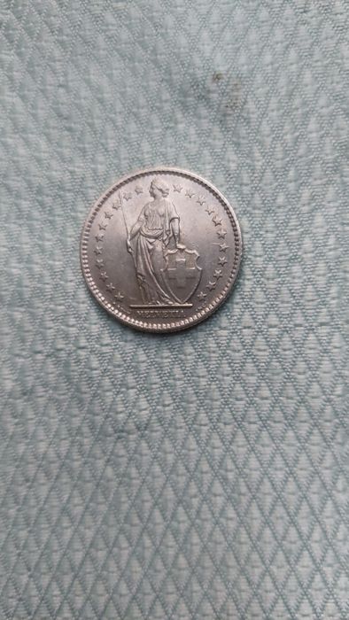 Продам значки и монеты