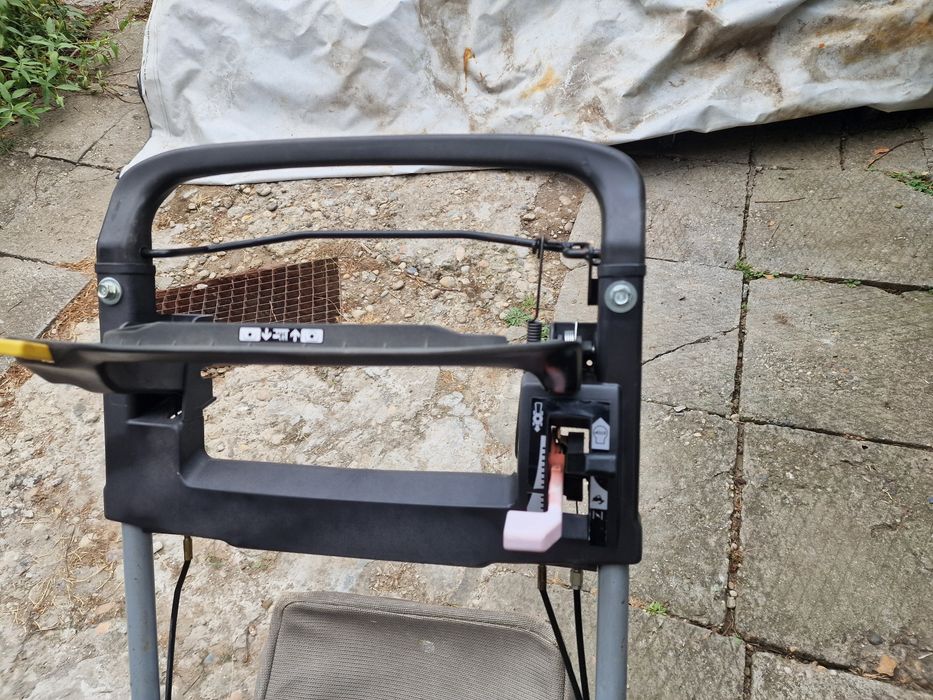 Masina de tuns iarba gazonul  Honda