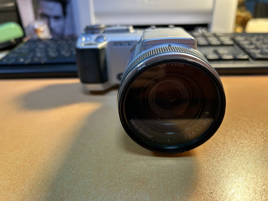 Фотоапарат Sony DSC - F717 за части