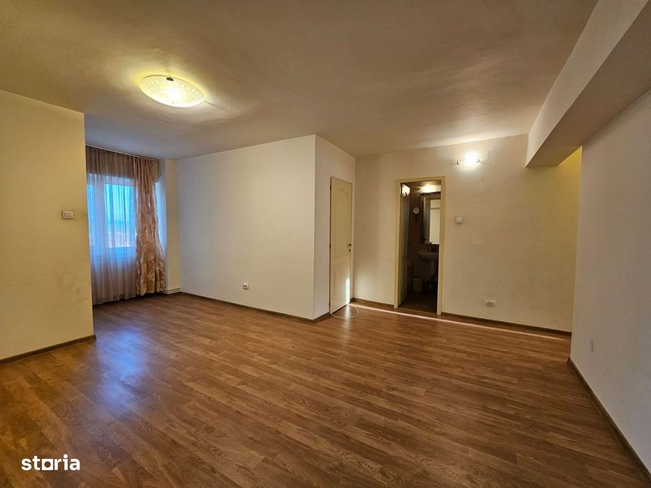 Apartament 4 camere, decomandat , Bulevardul Decebal