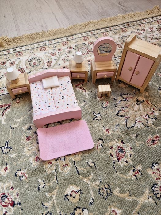 Къща за кукли с обзавеждане