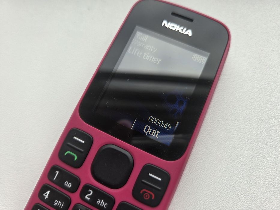 Nokia 100 - telefon simplu cu butoane