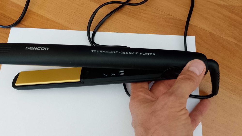 Преса за изправяне на коса SENCOR с керамични плочи