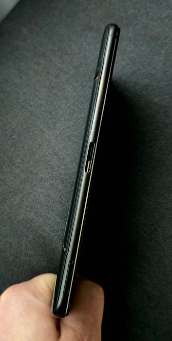 Asus rog Phone 2 model ZS660KL