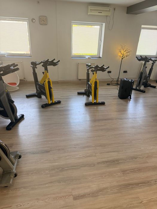 Biciclete spinning Life Fitness si Technogym