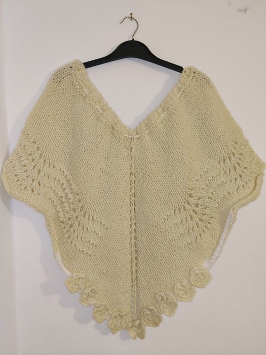 Pelerina croșetata manual