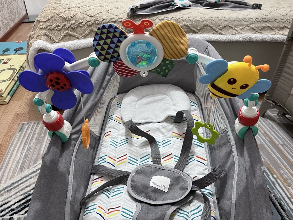 Дуга с игрушками