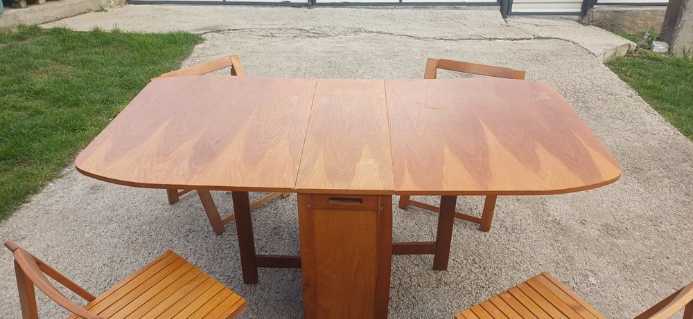 Masa extensibila+4 scaune.