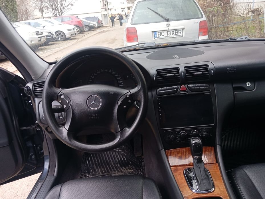Vând Mercedes-Benz C-Class W203,