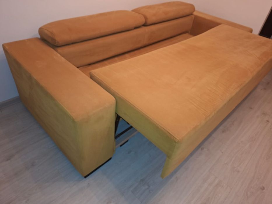 De vanzare canapea extensibila 3 persoane