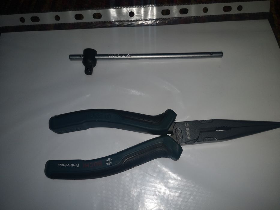 Пассатижи длиногубцы 200мм. Вороток под головки 1/4