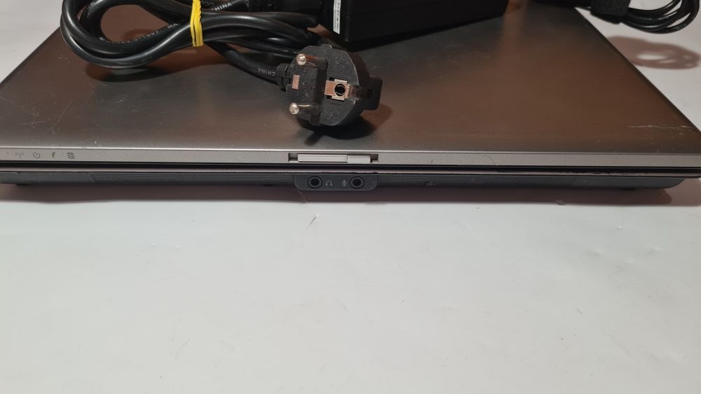 Лаптоп HP Compaq 6530b със зарядно