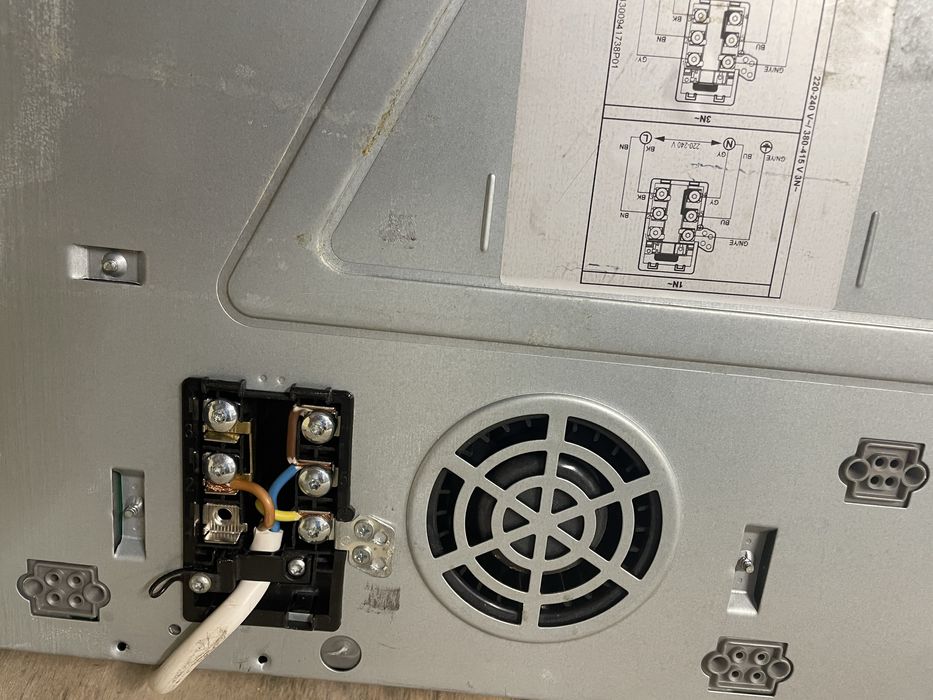 Индукционен плот Siemens EX645LYC1E iQ700, Черен, Инокс