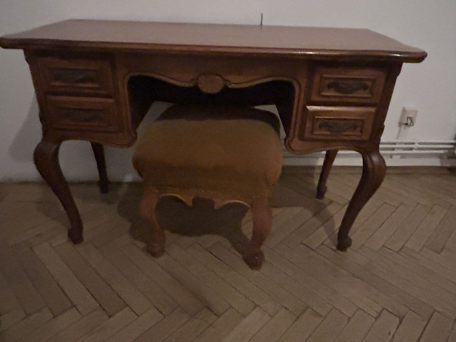 Vand urgent mobila lemn masiv vintage