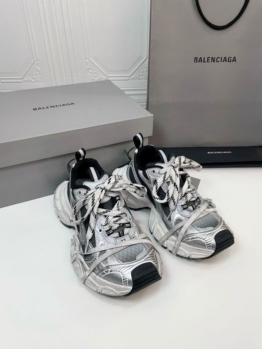 Продам кроссовки Balenciaga