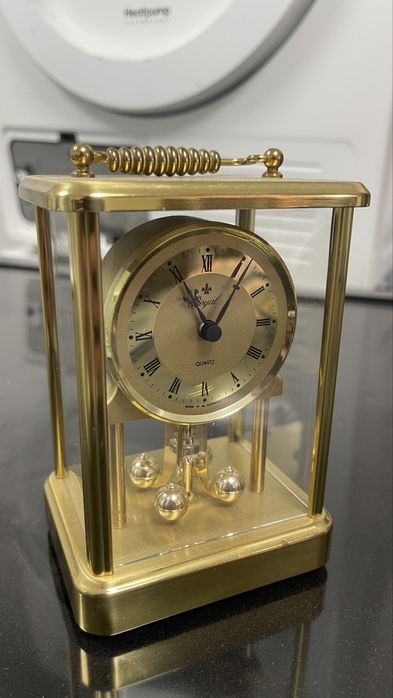 Ceas de masă auriu, model vintage Superb