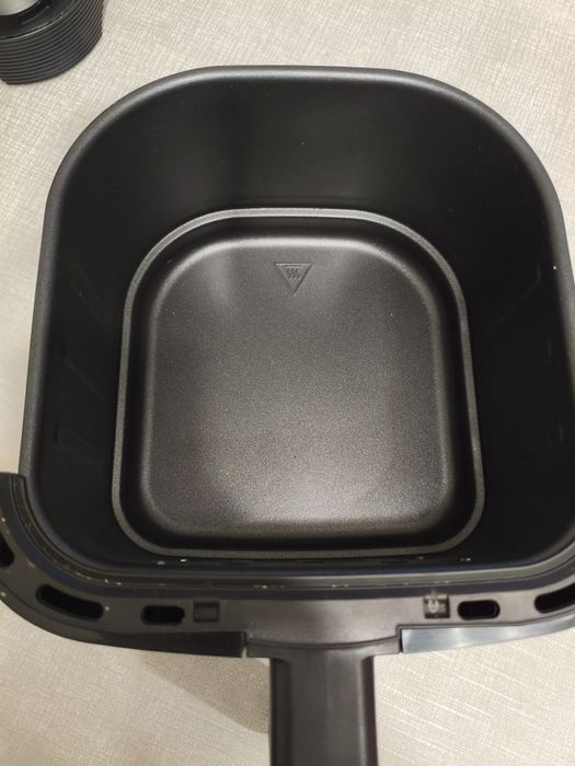 Еърфрайър Tefal LF 14 P черен