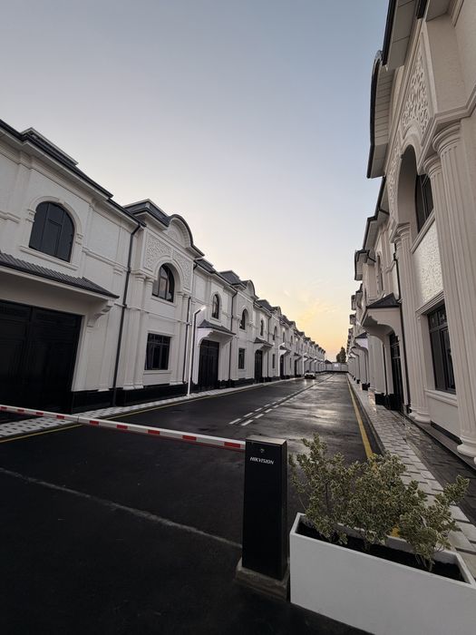 Котеждлар сотилади 2.5 сотих 250 m2 / 7 хона