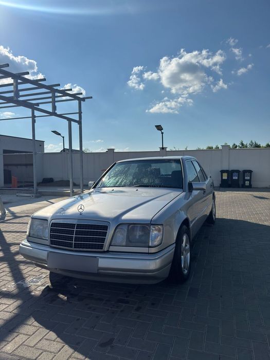 Mercedes-Benz E Stare perfecta atat estetic cat si mecanic.