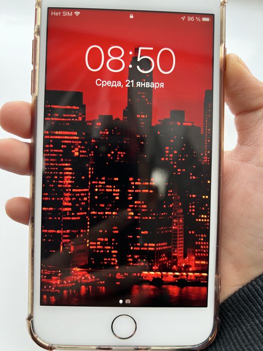 Продаю айфон 7+ красного цвета