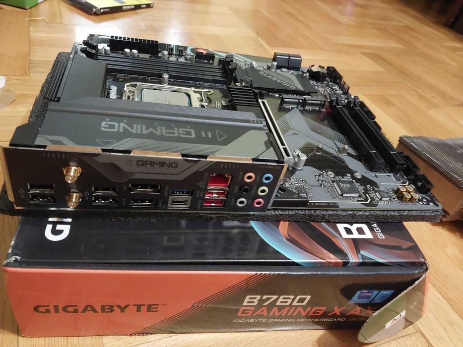 Intel Core i5 12600K + Gigabyte B760 Gaming X AX Wi-Fi DDR5