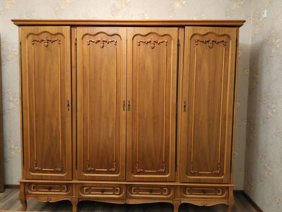 Шкаф румынский (дерево)