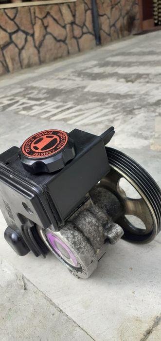 Продавам хидравлична помпа за пежо 206