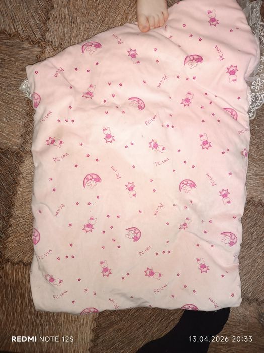 Отдам даром конверт на выписку дев.