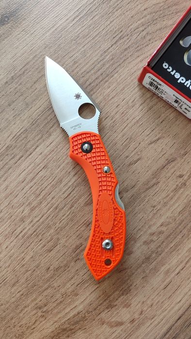 Продам Spyderco новые