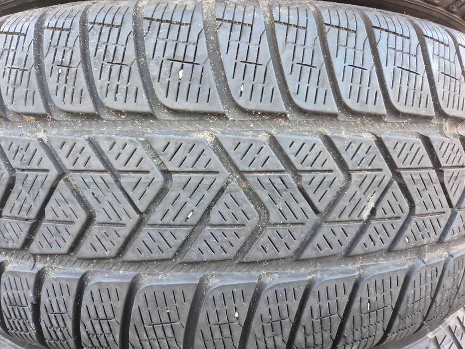4 Anvelope IARNA - 235/55/18 PIRELLI - Aproape NOI - DOT 2023