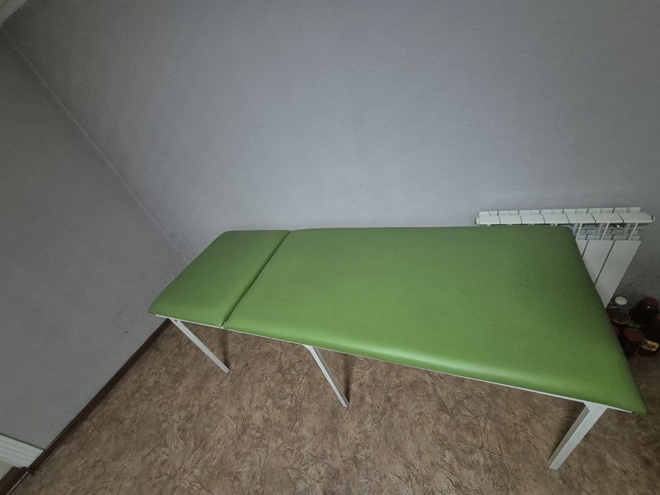 Продам кушетку  б/у