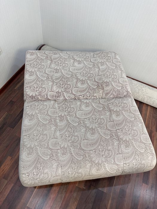 Продам диван с 2 креслами