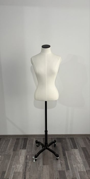 Inchiriez bust / manechine mire si mireasa