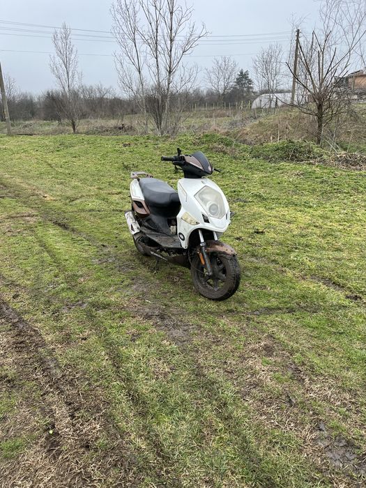 Продавам 2 скутера без документи