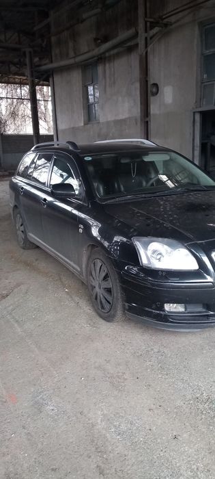 Vind Toyota Avensis diesel 2000cm an fabricație 2004