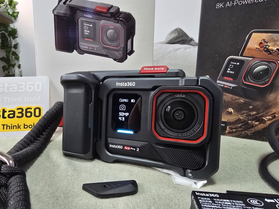 Insta 360 AcePro 2, garanție, 2 baterii,  Xplorer grip kit, perfectă.