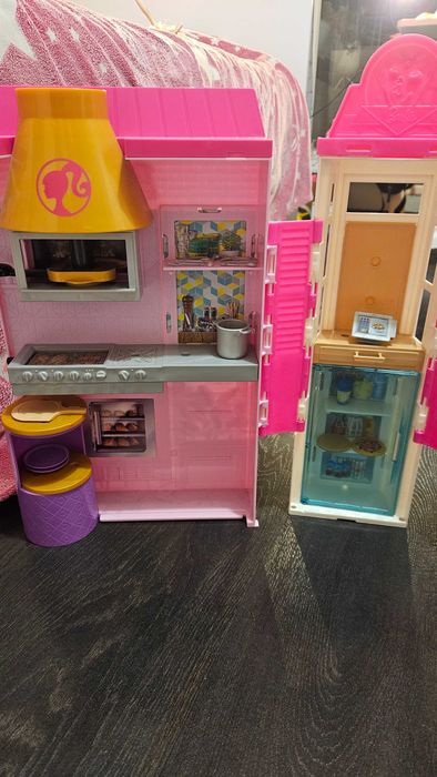 2 комплекта Barbie + 2 кукли