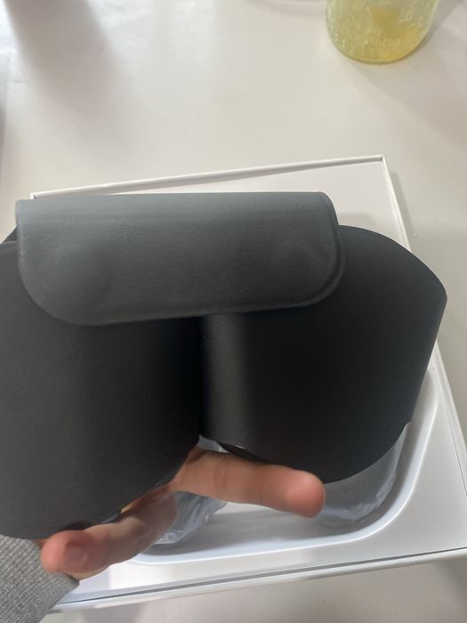 AirPods Max sunt noi