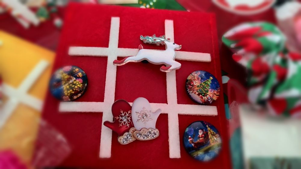 Коледни пакети изненада