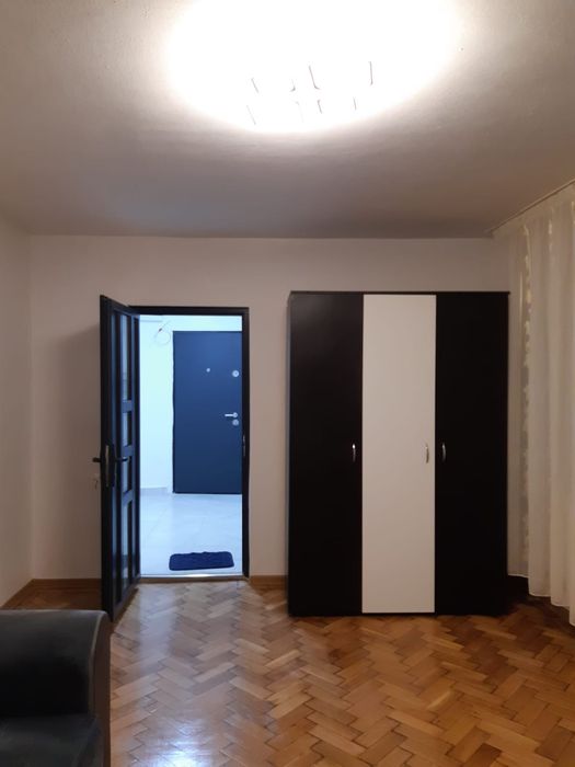 Vand apartament 2 camere semidecomandat caransebes