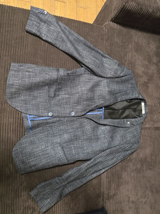 Костюм: сако, панталон и 2 ризи MONNI