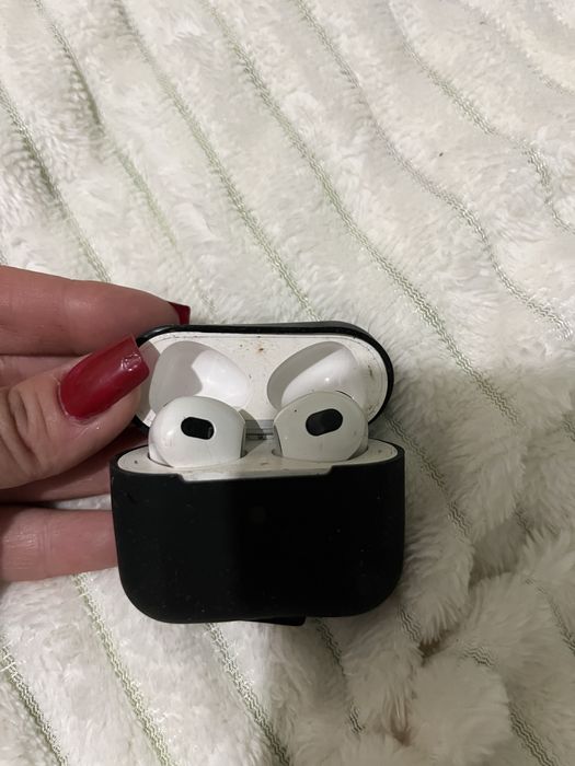 Продам Airpods 3