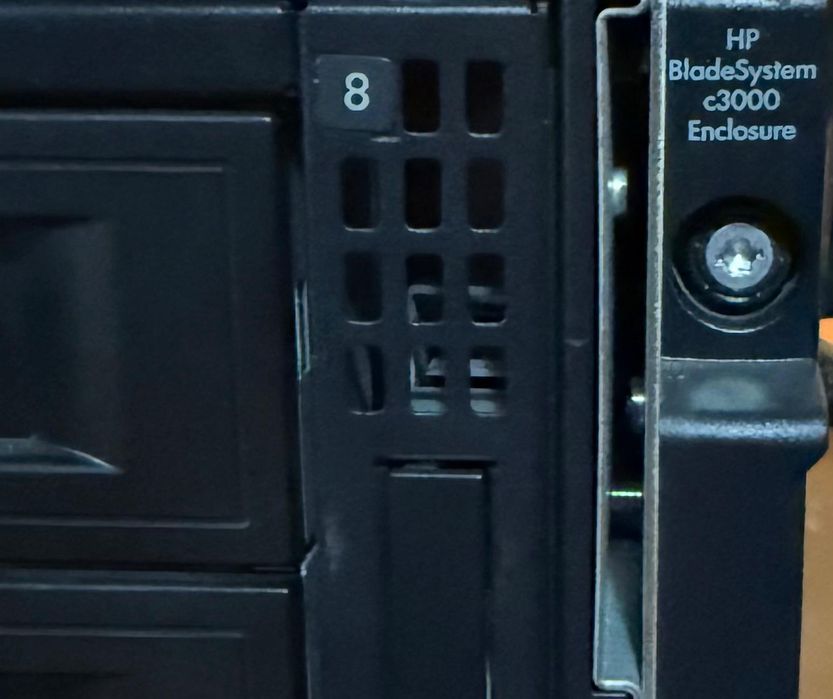 Продам Blade-сервер HP BladeSystem c3000
