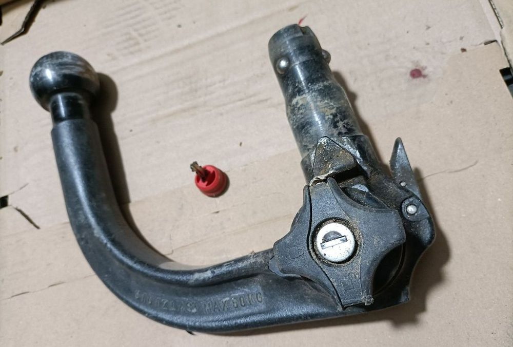 Cârlig remorcare,Polo 4 9N,an 01-09,asigur expedierea coletului avanta