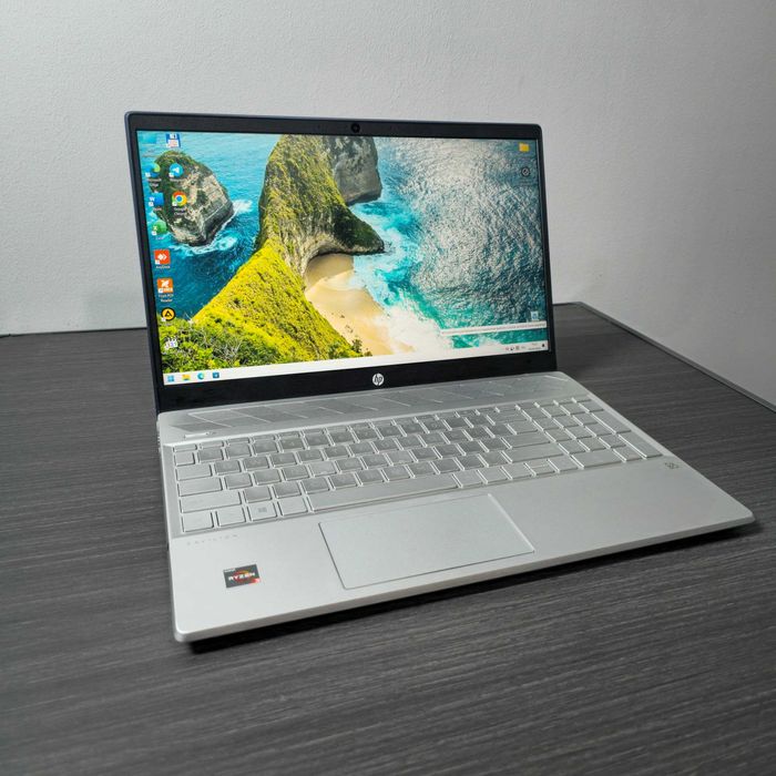 HP Pavilion  15  Ryzen 3 SSD 128/4 GB