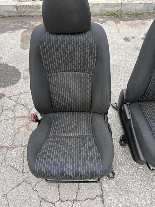 Седалки за Тойота Ярис 2014 г